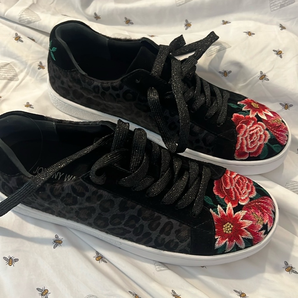 New velvet and leopard johnny was tennis shoes !